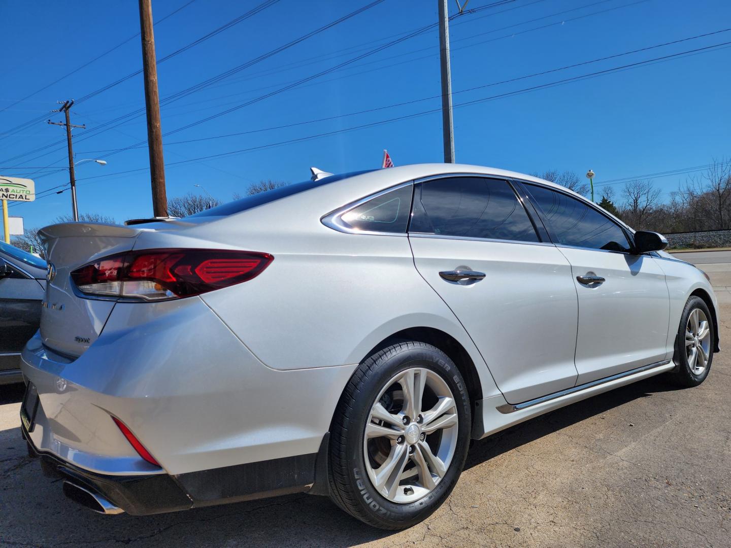 2018 Hyundai Sonata SPORT (5NPE34AF8JH) , AUTO transmission, located at 2660 S.Garland Avenue, Garland, TX, 75041, (469) 298-3118, 32.885551, -96.655602 - Welcome to DallasAutos4Less, one of the Premier BUY HERE PAY HERE Dealers in the North Dallas Area. We specialize in financing to people with NO CREDIT or BAD CREDIT. We need proof of income, proof of residence, and a ID. Come buy your new car from us today!! This is a Very clean 2018 HYUNDAI SON - Photo#3